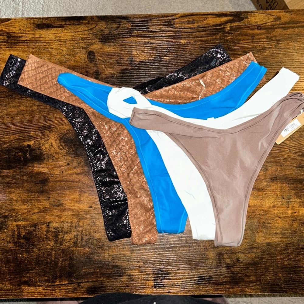 NWT 2x SKIMS thong bundle